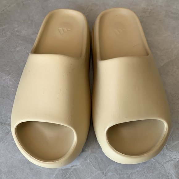 Adidas Yeezy Slide Desert Sand main image 4